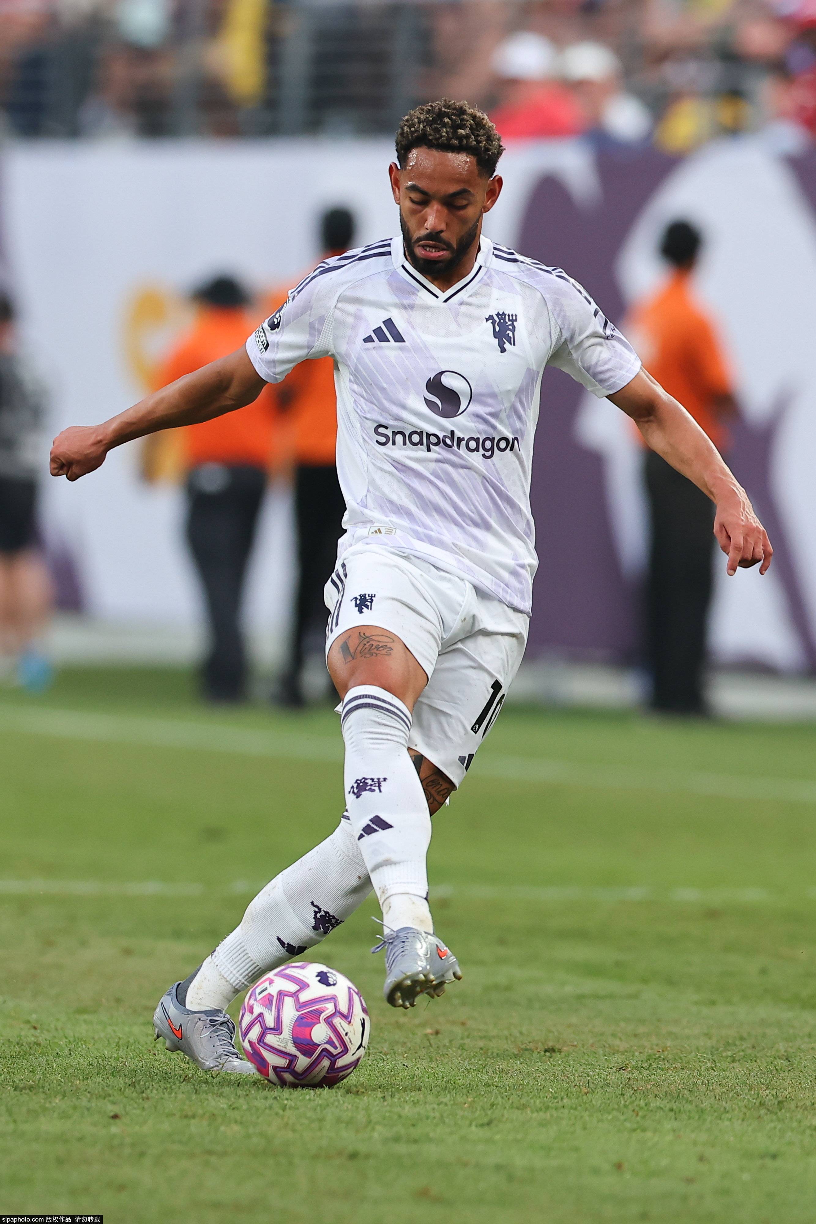 关于曼联主场击败维罗纳，豪取小组头名的信息