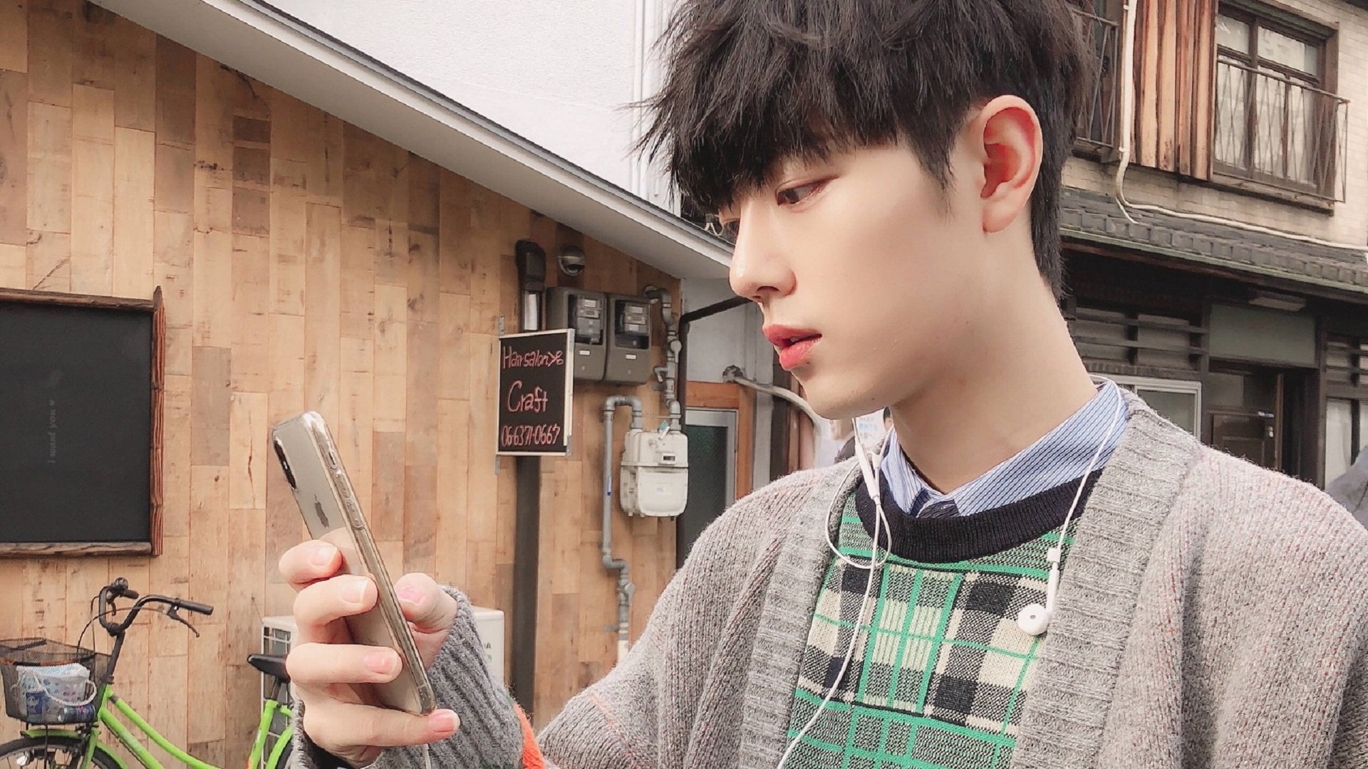 F1街道赛焦点战与篮网悬念终结，速度与团队的交响